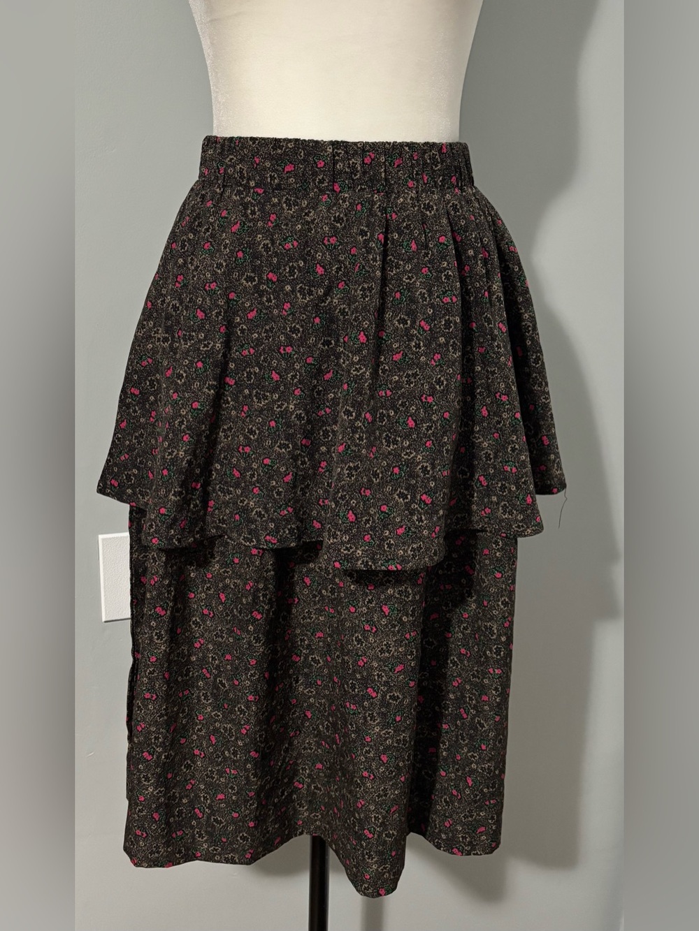 Magnetic Tiered Floral Midi Skirt with Pink floral Accents Size S
